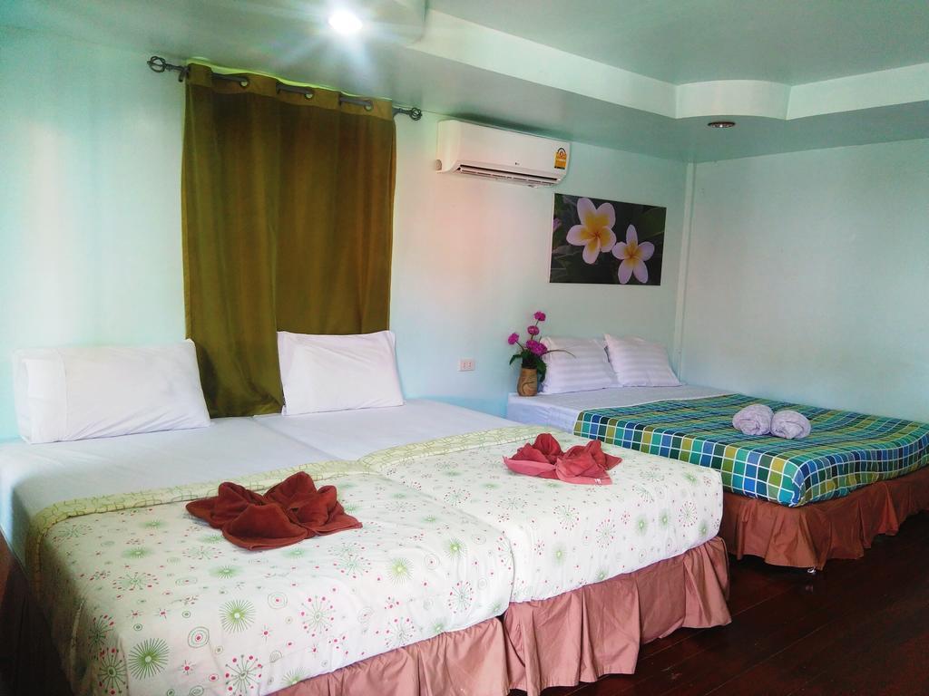 Phi Phi Coralbay Hotel Buitenkant foto